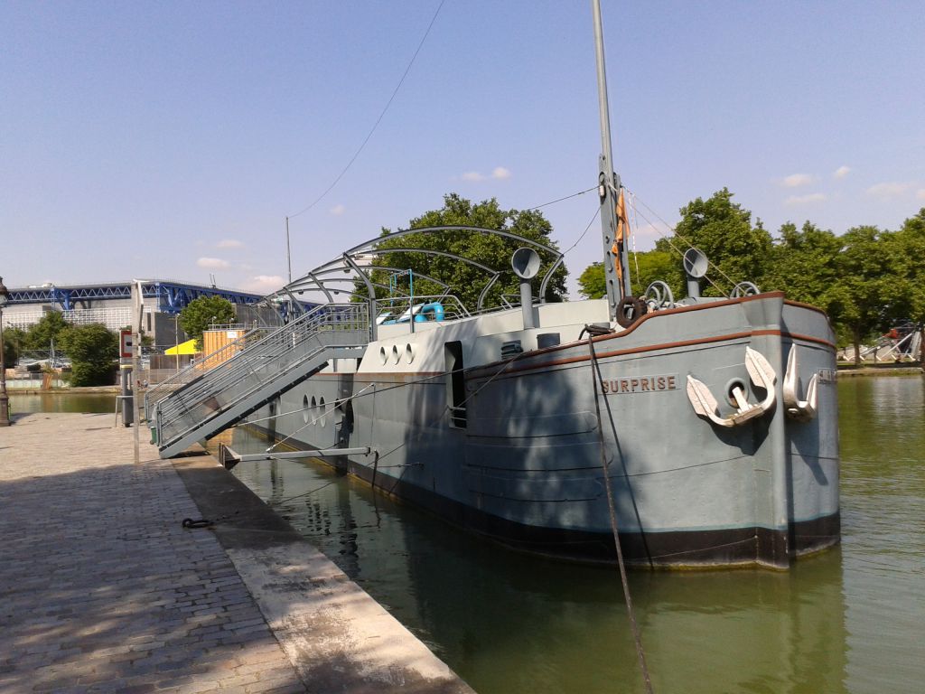 Surprise -- moored in a Paris canal